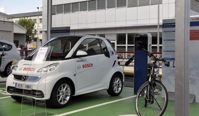 Bosch inaugura una fotolinera para la recarga de vehículos eléctricos en Madrid