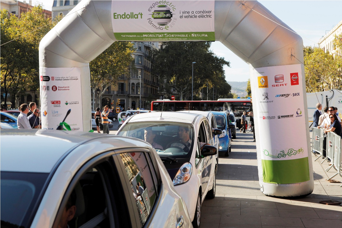 https://reve.aeeolica.org/wp-content/uploads/2012/09/coche-el%C3%A9ctrico-BCN.jpg