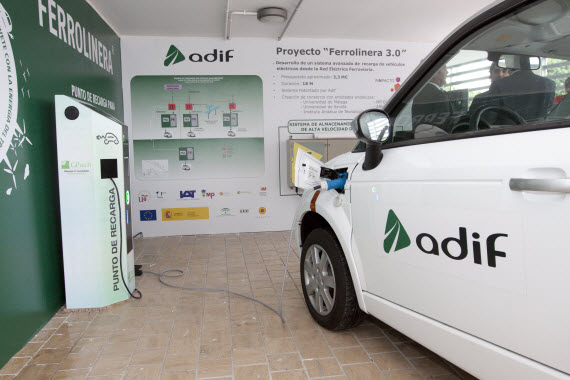 Recarga de coches eléctricos con la energía de frenado de los trenes
