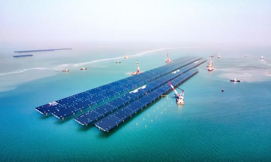 El primer proyecto de fotovoltaica marina flotante de 1 gigavatio de China se conecta con éxito a la red eléctrica estatal
